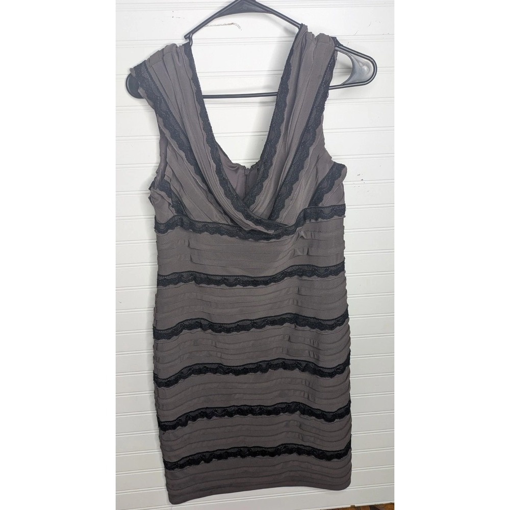 Adrianna Papell Womens V Neck Dress 12 Purple Black Lace Tiered Sleeveless Y2k - Picture 1 of 9